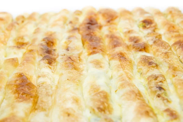 Geleneksel ev yapımı börek sarma ve peynir ve spin dolu — Stok fotoğraf