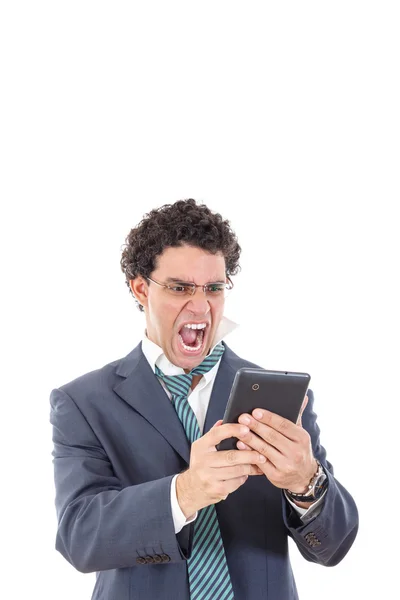 Rozrušený, nasranej a unavený muž v obleku používá tablet pro práci nebo — Stock fotografie