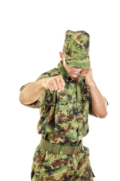 Soldado do exército lutador batendo com punho — Fotografia de Stock