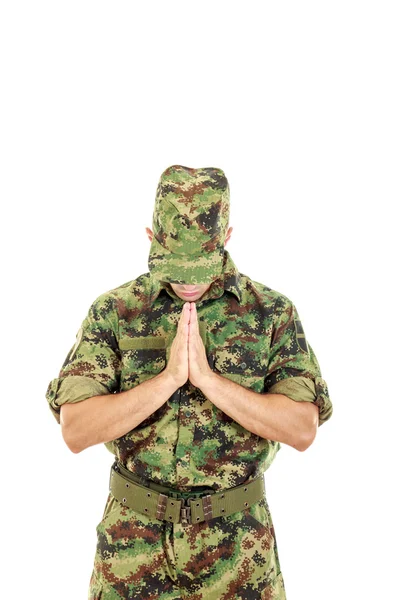 Oficial soldado marinho rezando em uniforme militar — Fotografia de Stock
