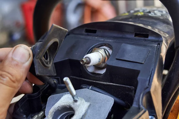 Hand Takes High Voltage Cable Chainsaw Spark Plug — Stock Photo, Image