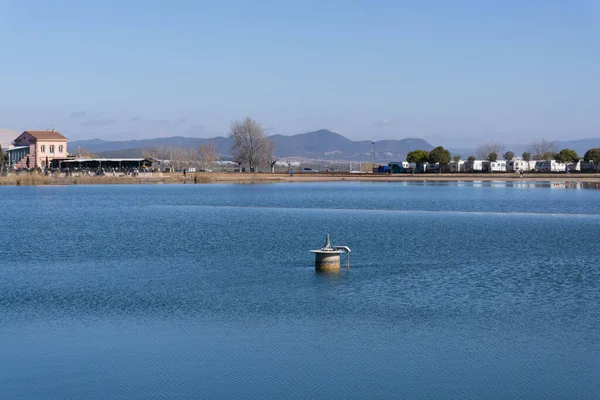 Paisaje Una Fuente Metálica Medio Del Parque Agulla Manresa —  Fotos de Stock