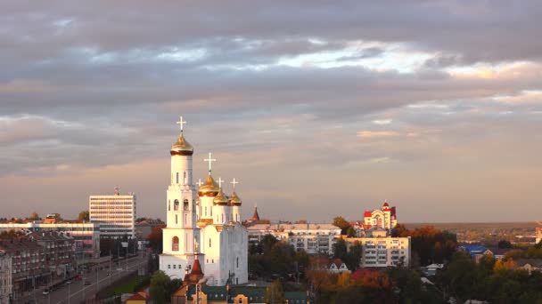 Kathedrale von Brjansk, Russland bei Sonnenuntergang — Stockvideo