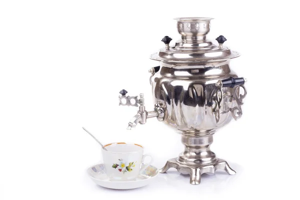 Traditional russian tea kettle and teacup — Stock Photo, Image
