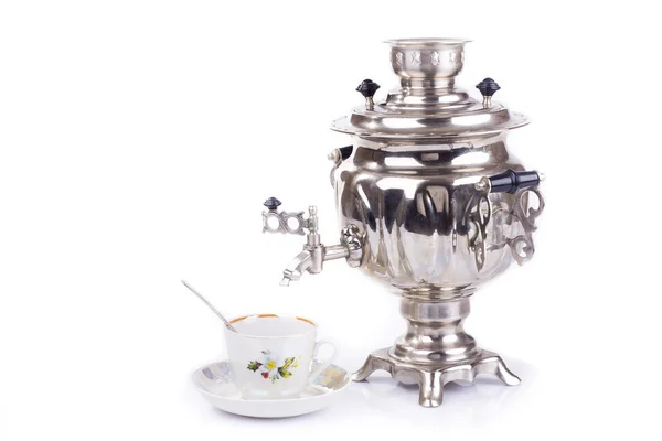 geleneksel Rus çaydanlık ve çay fincanı