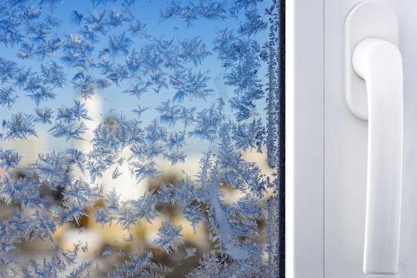 Winter patronen op venster Stockfoto