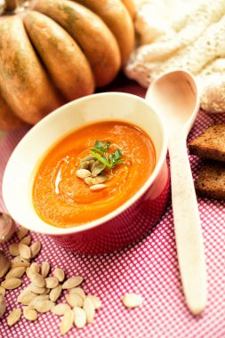 kremalı balkabağı çorbası