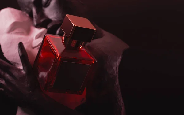 Butelka Perfum Czerwonych Kobiet — Zdjęcie stockowe