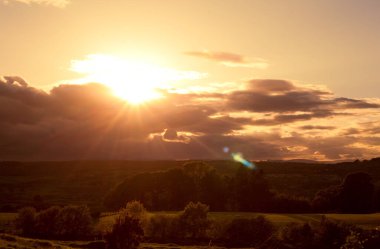 Gün batımında güzel kırsal doğa