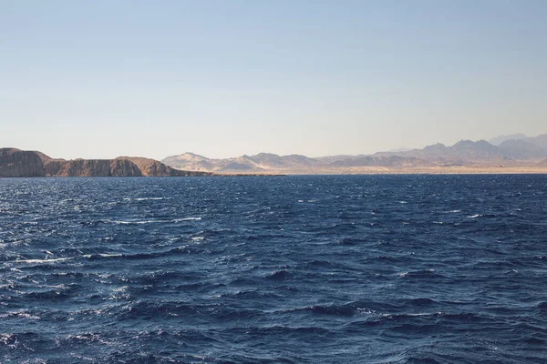 Paisaje Marino Tranquilo Hermoso Cielo Azul Sobre Mar Tranquilo Con —  Fotos de Stock