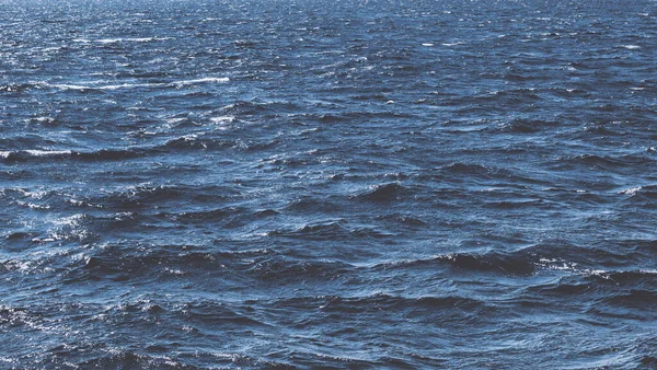 Mavi su tonları Arka plan olarak Yüzey Dalgaları