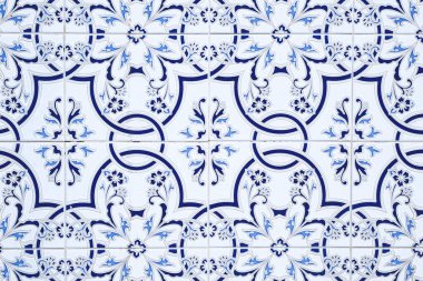 Azulejo fayanslarından kusursuz yama işi. Türk usulü seramik fayans koleksiyonu. Portekizce ve İspanya mavisi dekoru