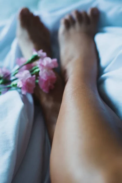 Care Women Feet Legs Flowers — Stock Photo, Image