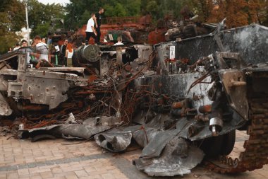 Ukrayna 'nın başkenti Kyiv' de Rus askeri teçhizatı yok edildi.