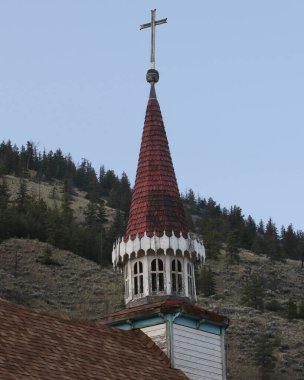 İngiliz Kolombiyası 'nın dağ kasabası Pavilion' daki eski kilise kulesi.