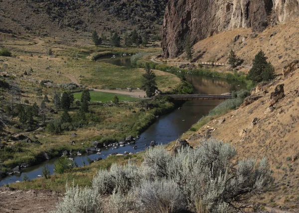 Crooked River as it flows through Smith Rock State Park, Oregon
