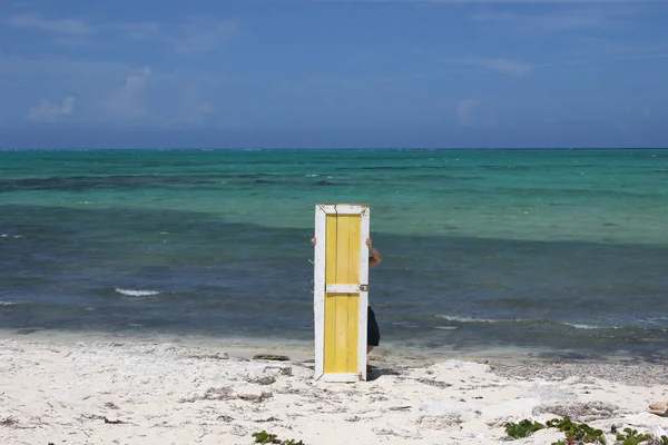 Puerta Vieja Izquierda Una Playa Isla Providenciales Islas Turcas Caicos — Foto de Stock