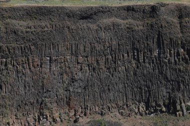 Washington 'daki Palouse Falls Eyalet Parkı' nda ilginç bir uçurum yüzü.