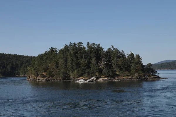 Shaw Adası Yakınlarındaki Tiny Island San Juan Adaları Washington — Stok fotoğraf