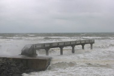 Omaha Sahili 'ndeki iniş köprüsü (Vierville-sur-Mar), 2. Dünya Savaşı Anıtı, Fransa