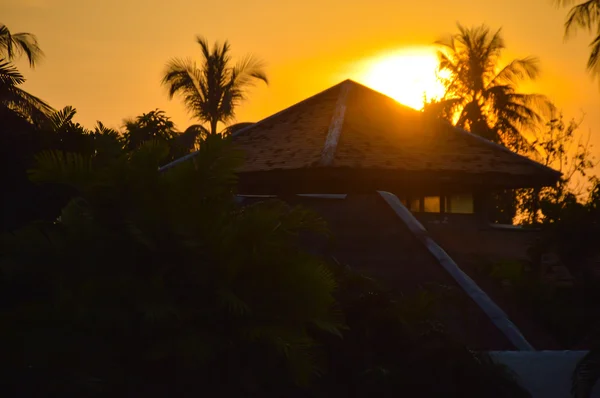 Puesta de sol en el resort — Foto de Stock