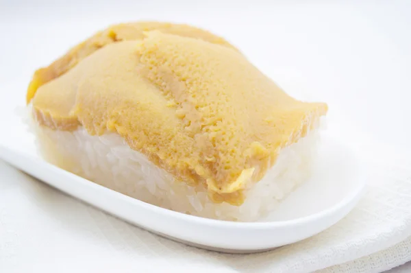 Ragacsos rizs puding tálaljuk párolt — Stock Fotó