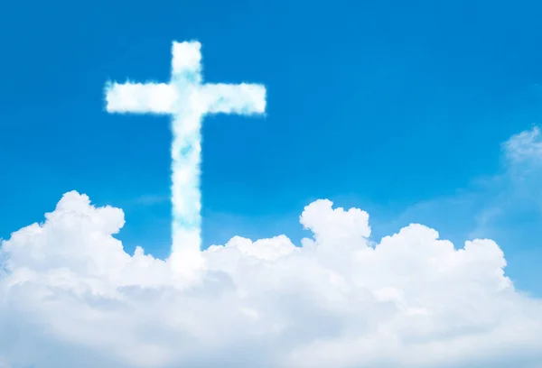 Christian Σταυρό Σύννεφο Σχήμα Στο Μπλε Φόντο Του Ουρανού — Φωτογραφία Αρχείου