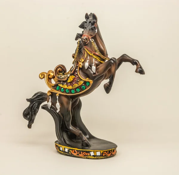 Uma bela estátua de um cavalo . — Fotografia de Stock