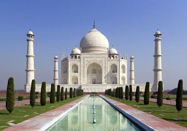 Taj mahal, A monument of love, A famous historical mausoleum, the Greatest White marble tomb in India, Agra, Uttar Pradesh — Stock Photo, Image