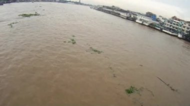 Köprüsü'nden atlayarak