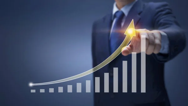 Affärsman Peka Hand Pil Diagram Med Hög Tillväxttakt Visar Finansiell Royaltyfria Stockfoton