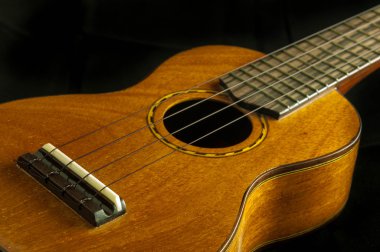 Ukulele ahşap.