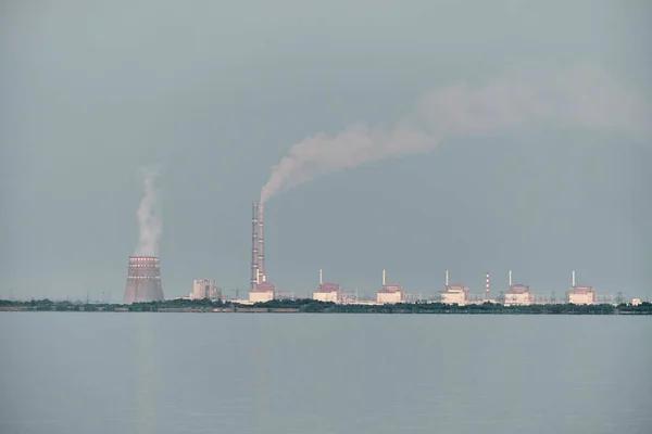 Enerhodar, Zaporiz 'ka oblast', Ukrayna - 08-03-2021: Nükleer Santral. Ekoloji.