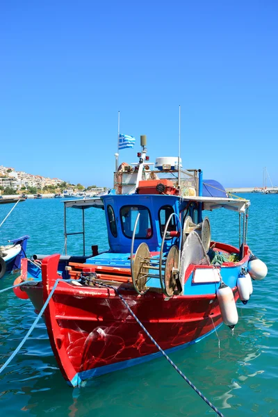 Barco de pesca griego en Sitia — Foto de Stock