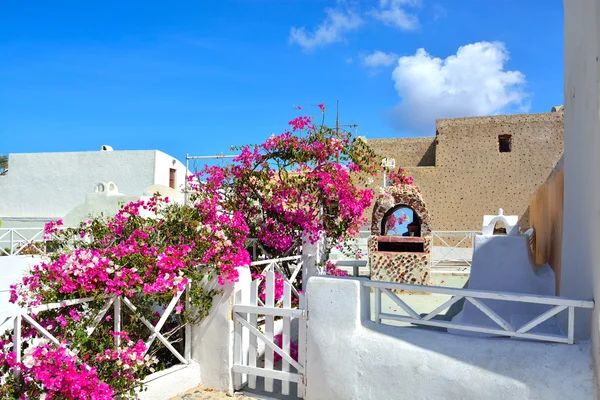 Die traditionelle architektur von santorini, oia — Stockfoto