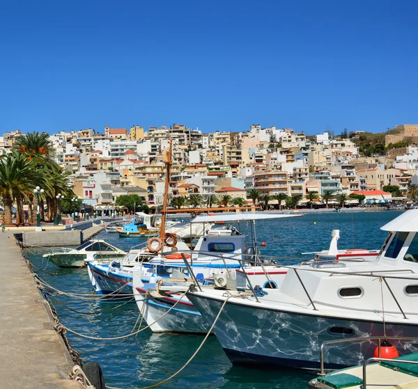 Barcos de pesca en el muelle de Sitia, Grecia, Creta . — Foto de Stock