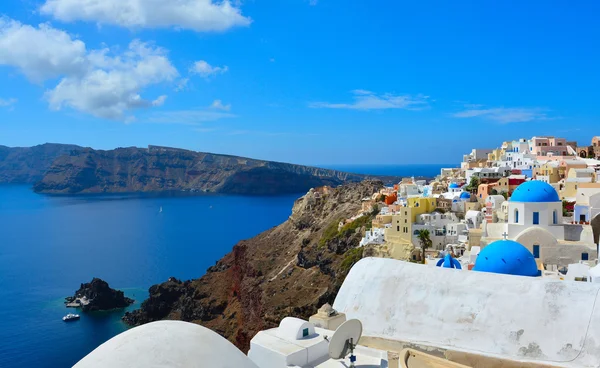 Die traditionelle Architektur von Santorini, Meerblick. — Stockfoto