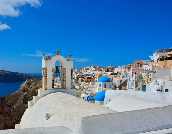 Die traditionelle Architektur von Santorini, Meerblick. — Stockfoto