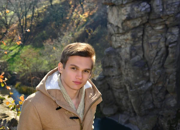 A young man in the canyon — Stock Photo, Image