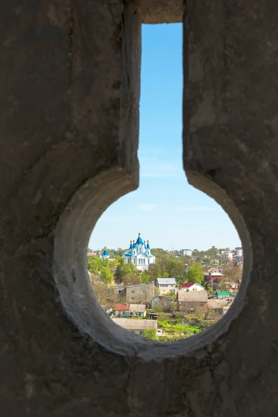 The view from the loopholes of the Old Castle at the town — Stock Photo, Image