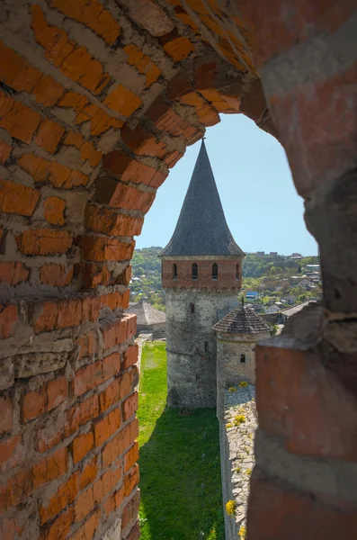 Widok na stary zamek jego luk — Zdjęcie stockowe