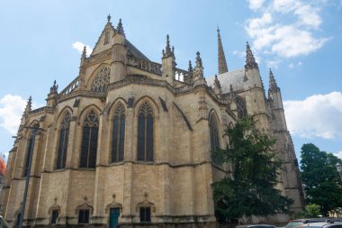 Bahar aylarında Fransa 'nın Bordeaux şehrinde Aziz Michel Bazilikası