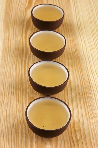 Chinese traditional teacups with green tea — Stock Photo, Image