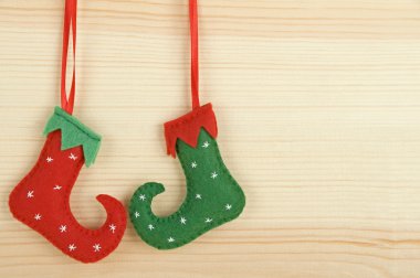 el yapımı yılbaşı süsleri. Elf ayakkabılar keçe