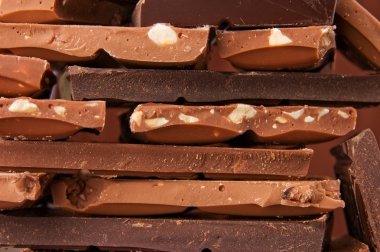 farklı çeşit çikolata yığın