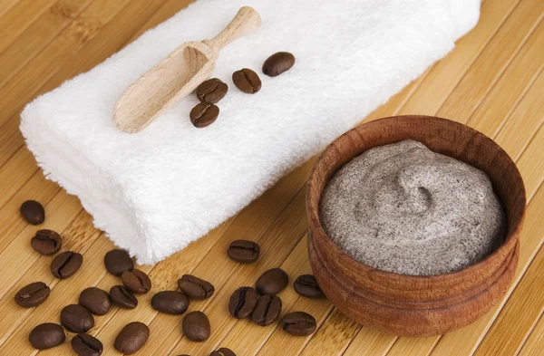 Pelle fatta in casa esfoliante (scrub cutaneo) di caffè macinato e panna acida — Foto Stock