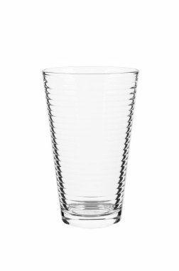 Boş bardak beyaz arkaplanda izole edildi