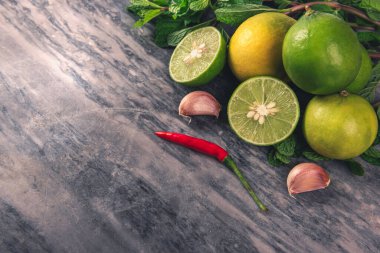 Tayland yemekleri, Asya yemekleri, arka planda baharatlı yiyecekler.