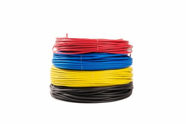 Elektrik kablosu, kablo yalıtılmış, enerji ve teknoloji ekipmanları beyaz arkaplanda izole edilmiş