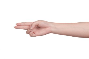 Beyaz arka planda iki parmağı işaret eden bir kadın el hareketi..